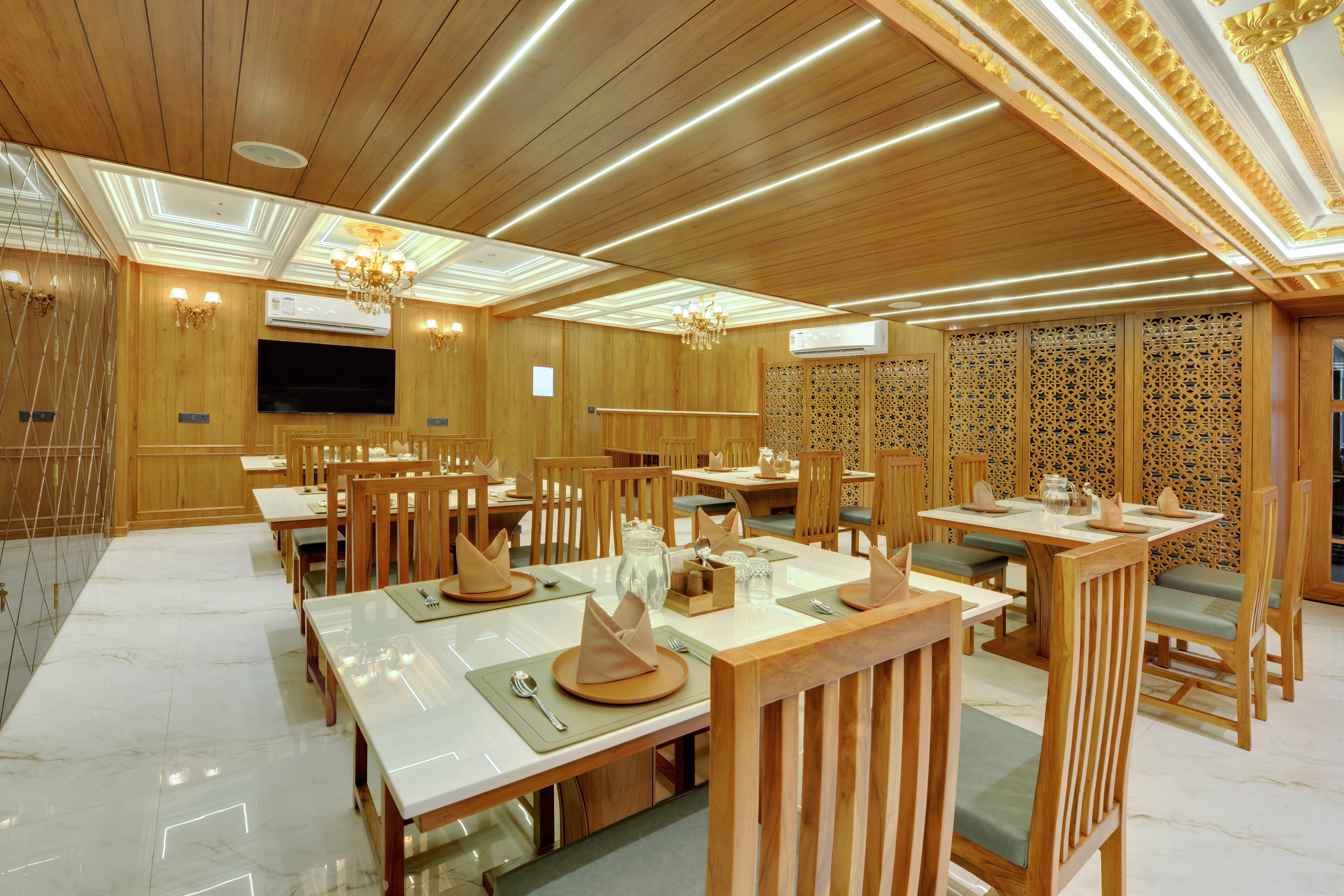 Hotel Shital Inn restaurant tables prepared for guests